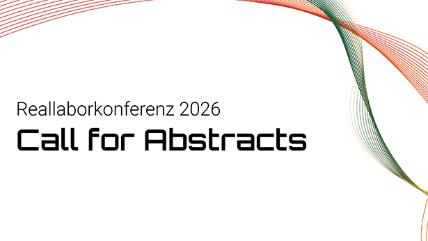 Grafik mit farbigen Linienbögen rechts, Text „Reallaborkonferenz 2026 Call for Abstracts“.